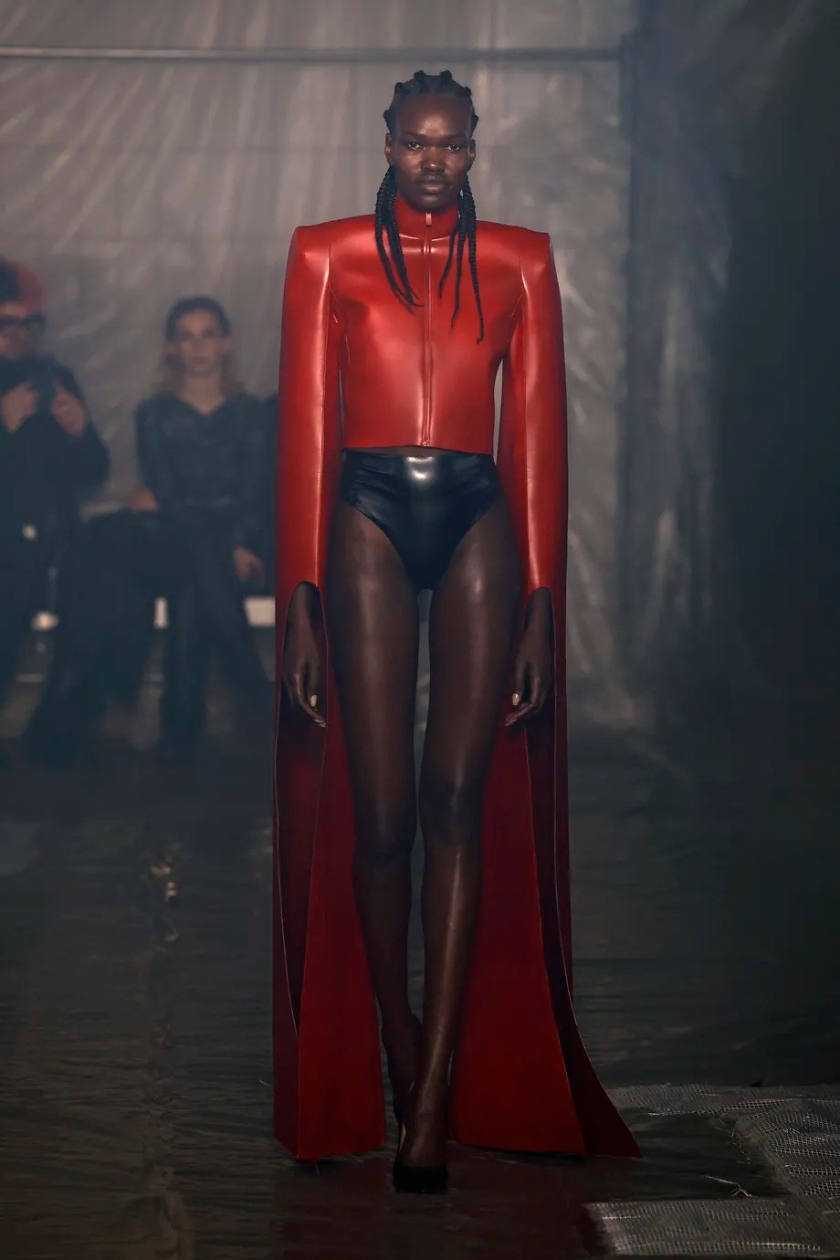 《暗黑破壞神4》主題服裝亮相米蘭時裝周 這服裝很地獄