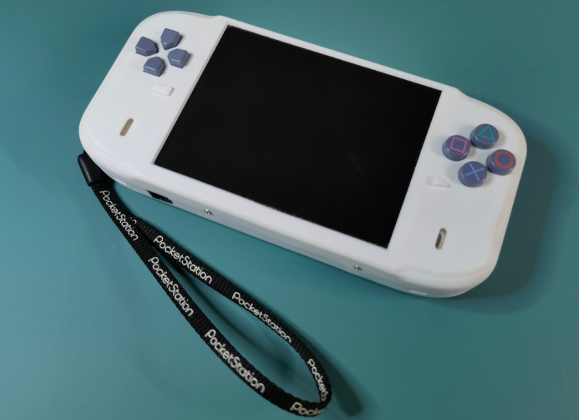 真正意義的PSP 高玩將PS遊戯機魔改成可玩掌機大小