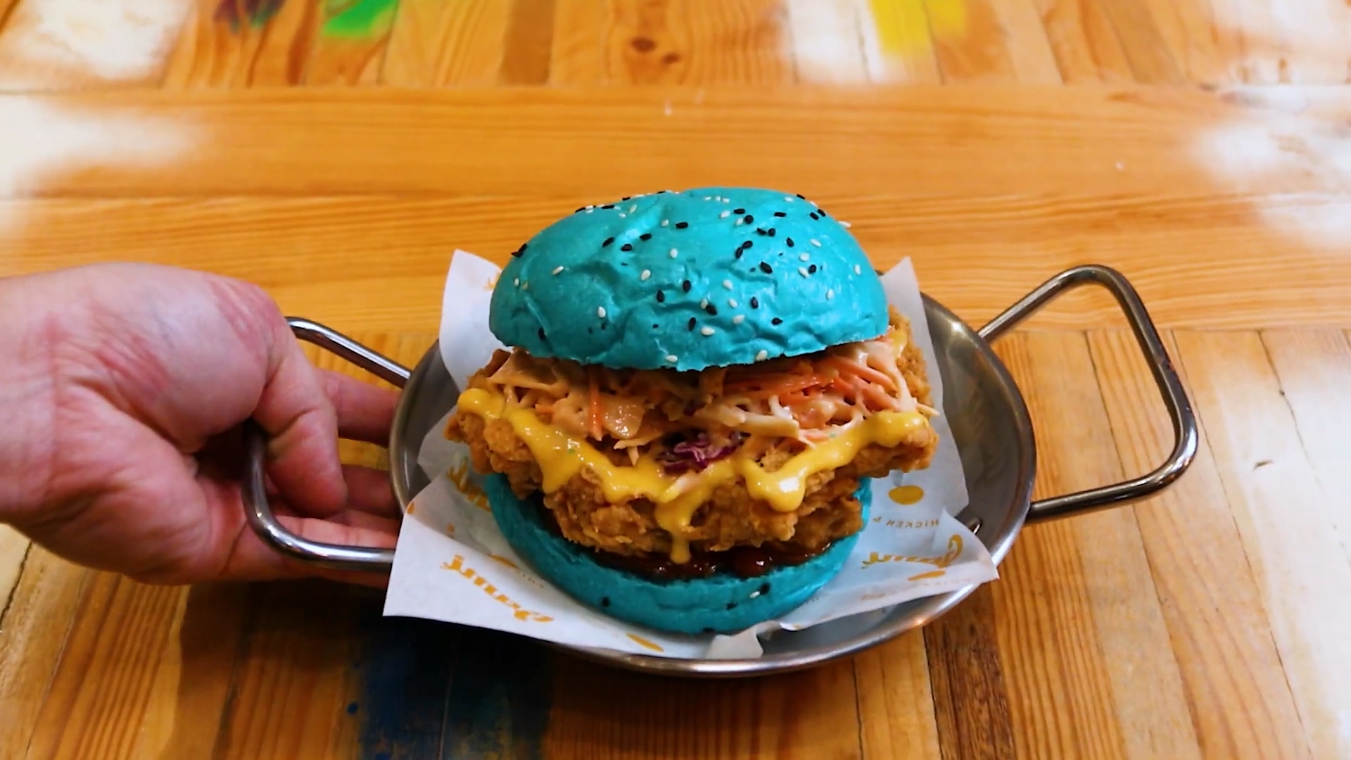 秀色可餐《星刃》推出聯動限定版主題漢堡
