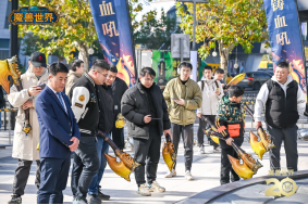 永久落地上海！《魔獸世界》血吼雕塑在近鉄城市廣場完成剪彩